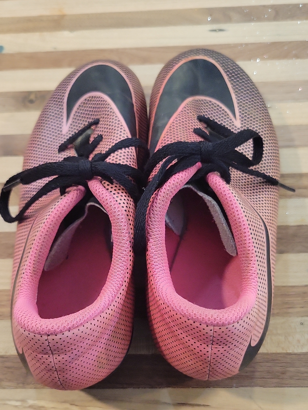 Girls's Pink Soccer Cleats